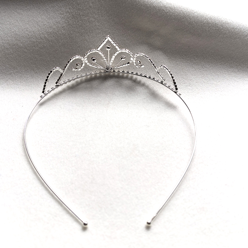 Silberfarbene Strass-Brautkron – Event Suppliers Bewertung und Preis