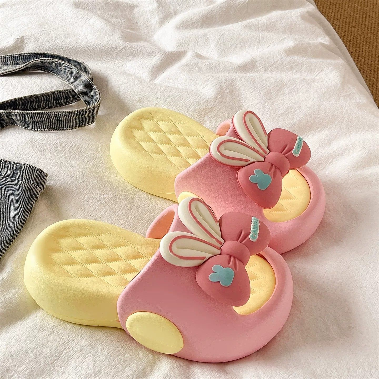 Süße Hasenohren-Plateau-Slippe – Cotton Candy Cone Bewertung und Preis